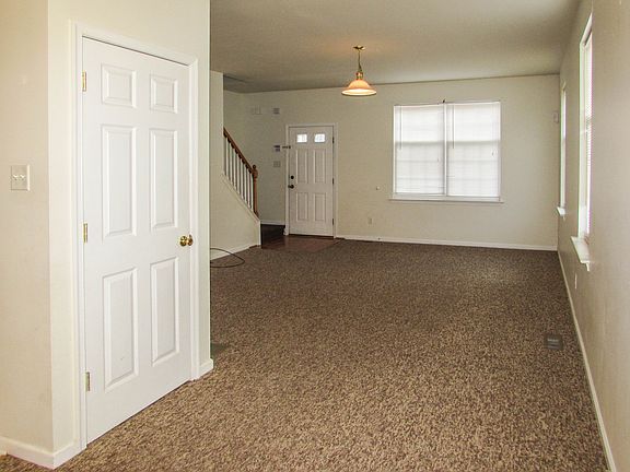 314EliotCircle_LivingRoom2_06102014