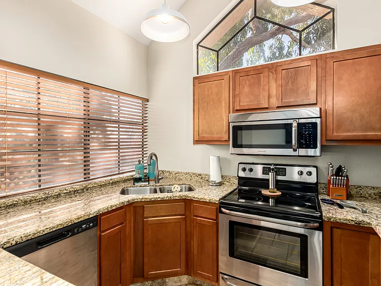 1001 N Pasadena St #50 — Photo 25