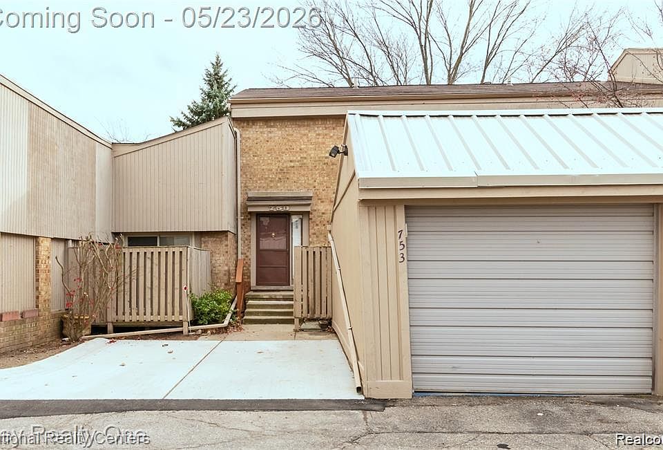 1st image of 753 Oak Brook Ridge Dr
