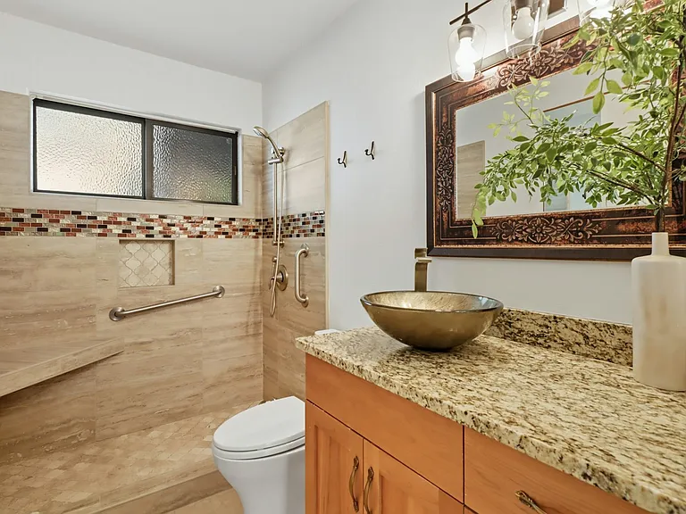 2526 Overhill Ln — Photo 13