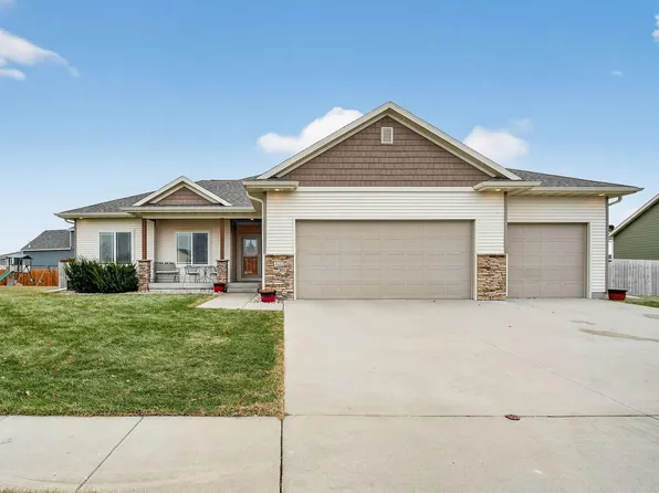 402 Upstill Cir, Gilbert, IA 50105