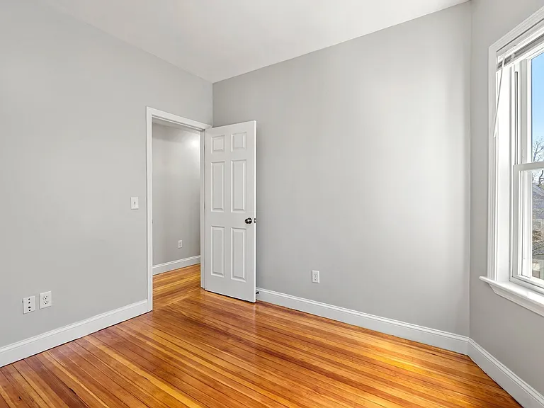 51 King St #3 — Photo 8