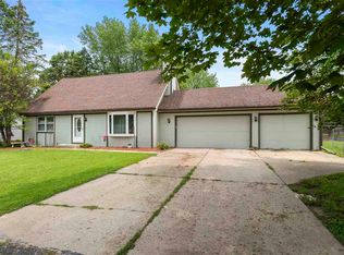 11573 Wild Deer Trl, Roscoe, IL 61073