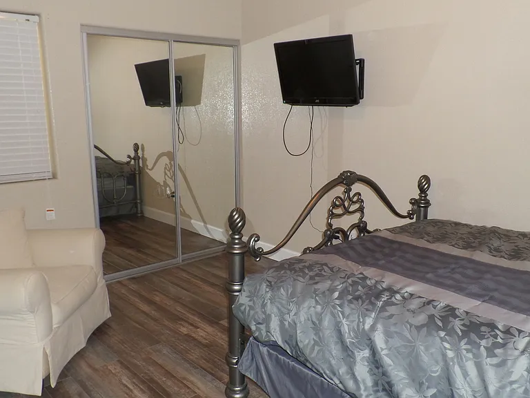 211 Moser Ave #R6 — Photo 14