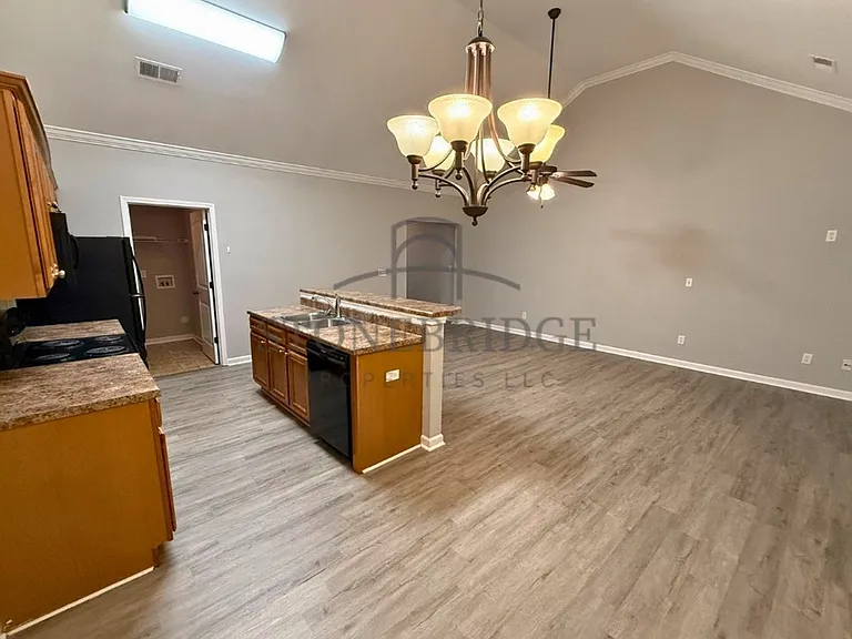 133 Danbury Ln — Photo 3