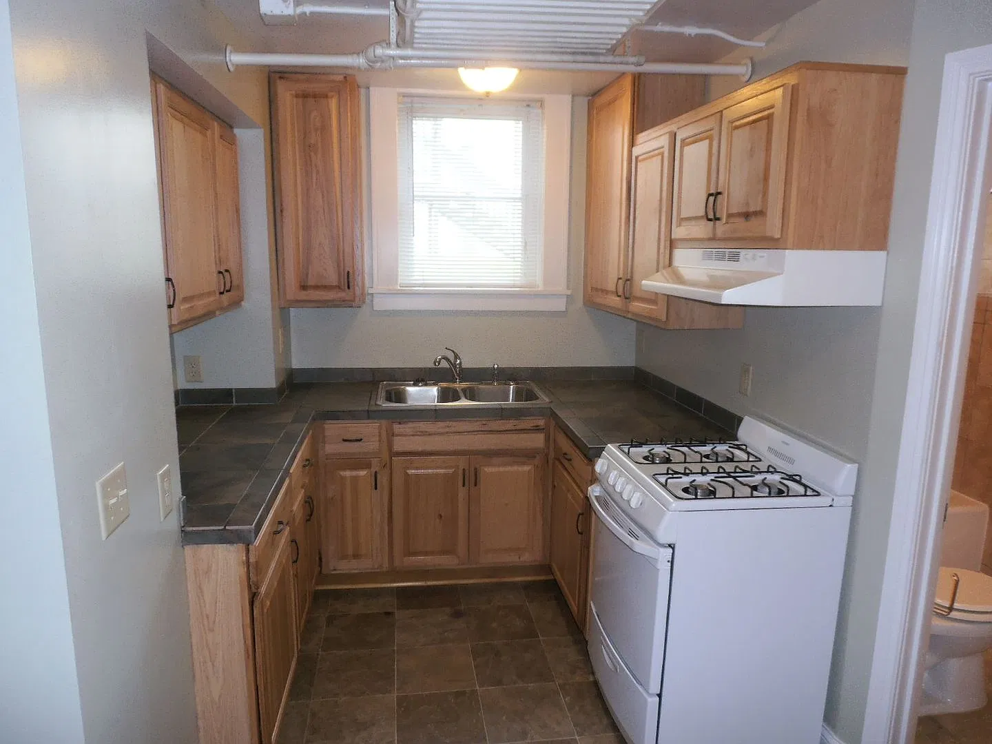 1635 Sherburne Ave — Photo 3
