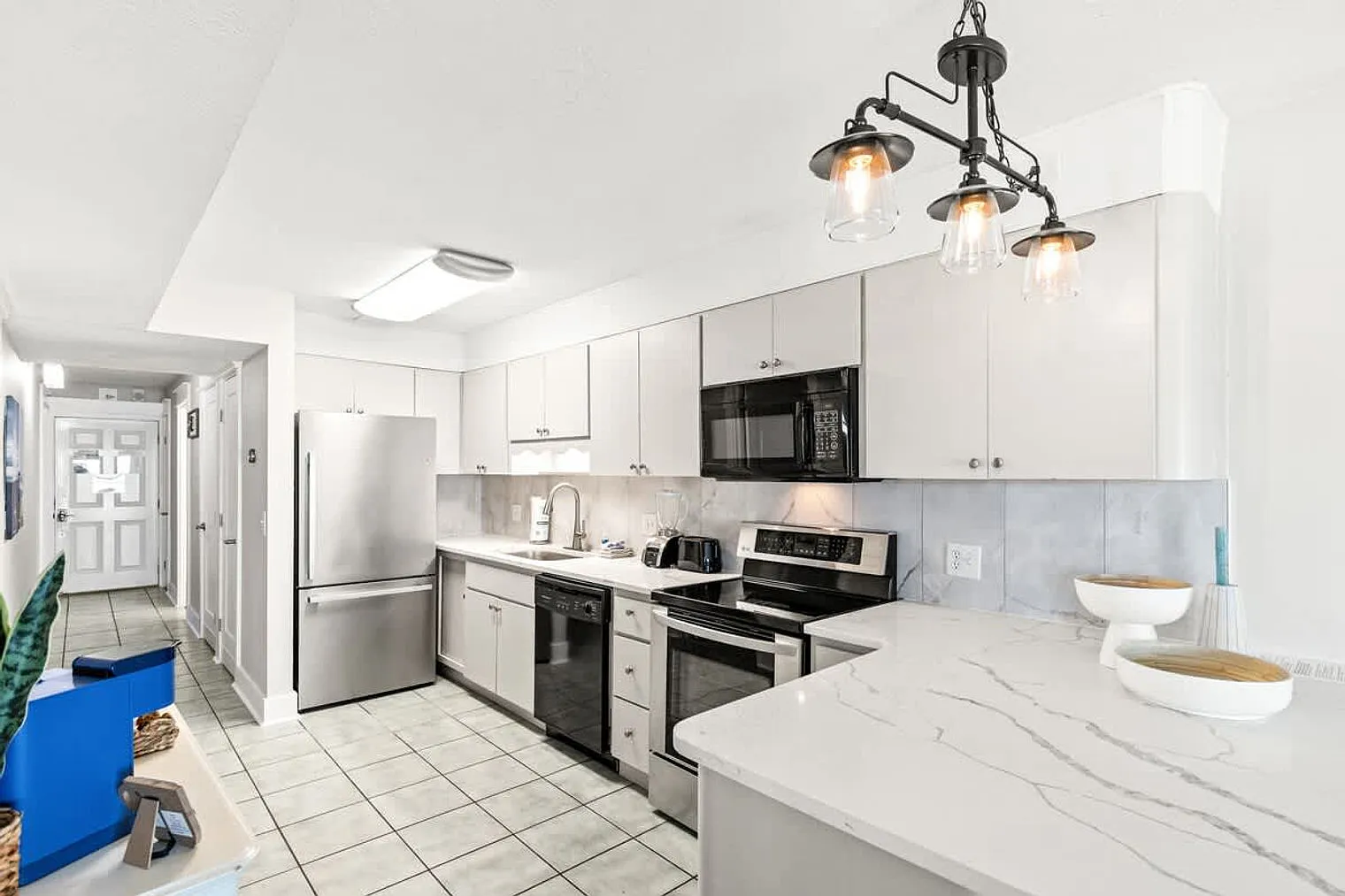 2 bed, 2.0 bath, 979 sqft, $2,035 — Photo 3