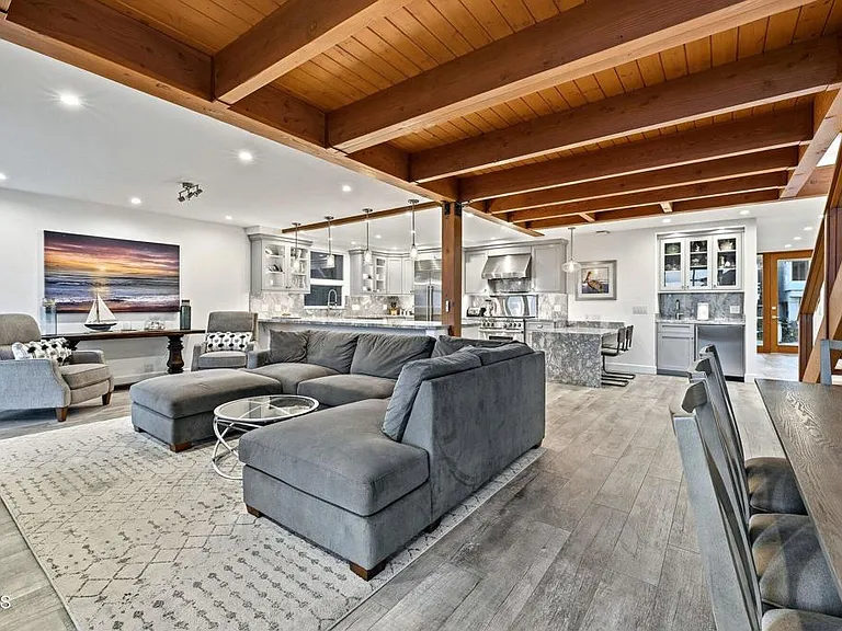 3373 Ocean Dr — Photo 18