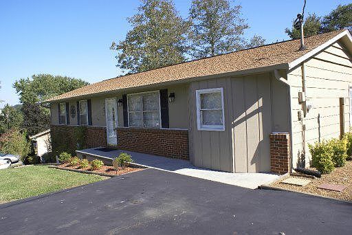 3rd image of 7421 Meadowbrook Cir
