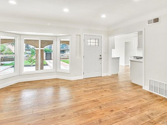 5th image of 11817 Kittridge St