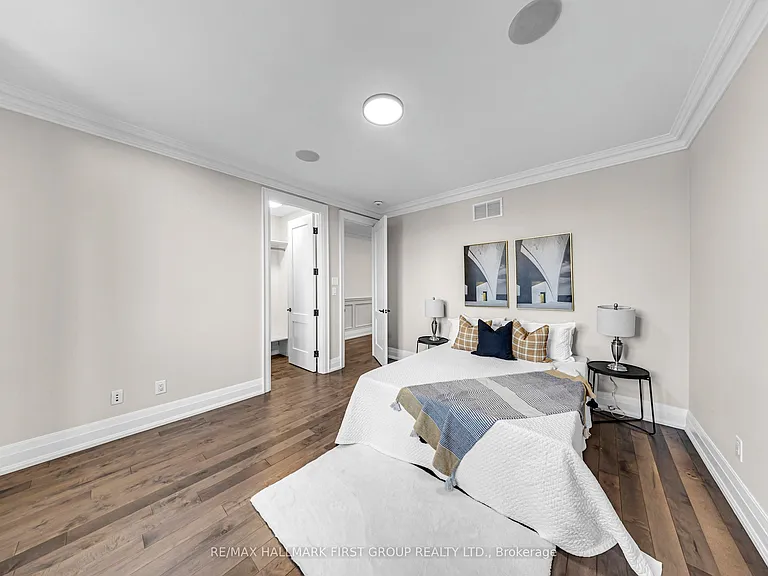 752 Hillview Cres — Photo 15