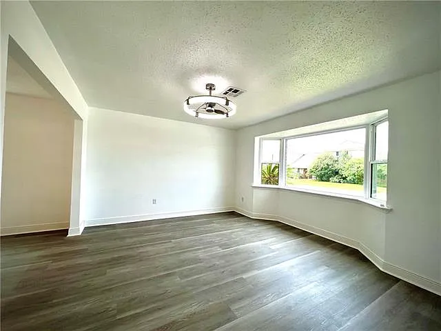 4 bed, 2.5 bath, 2600 sqft, $2,800 — Photo 3