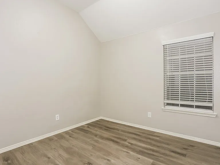 4617 Seneca Dr — Photo 15