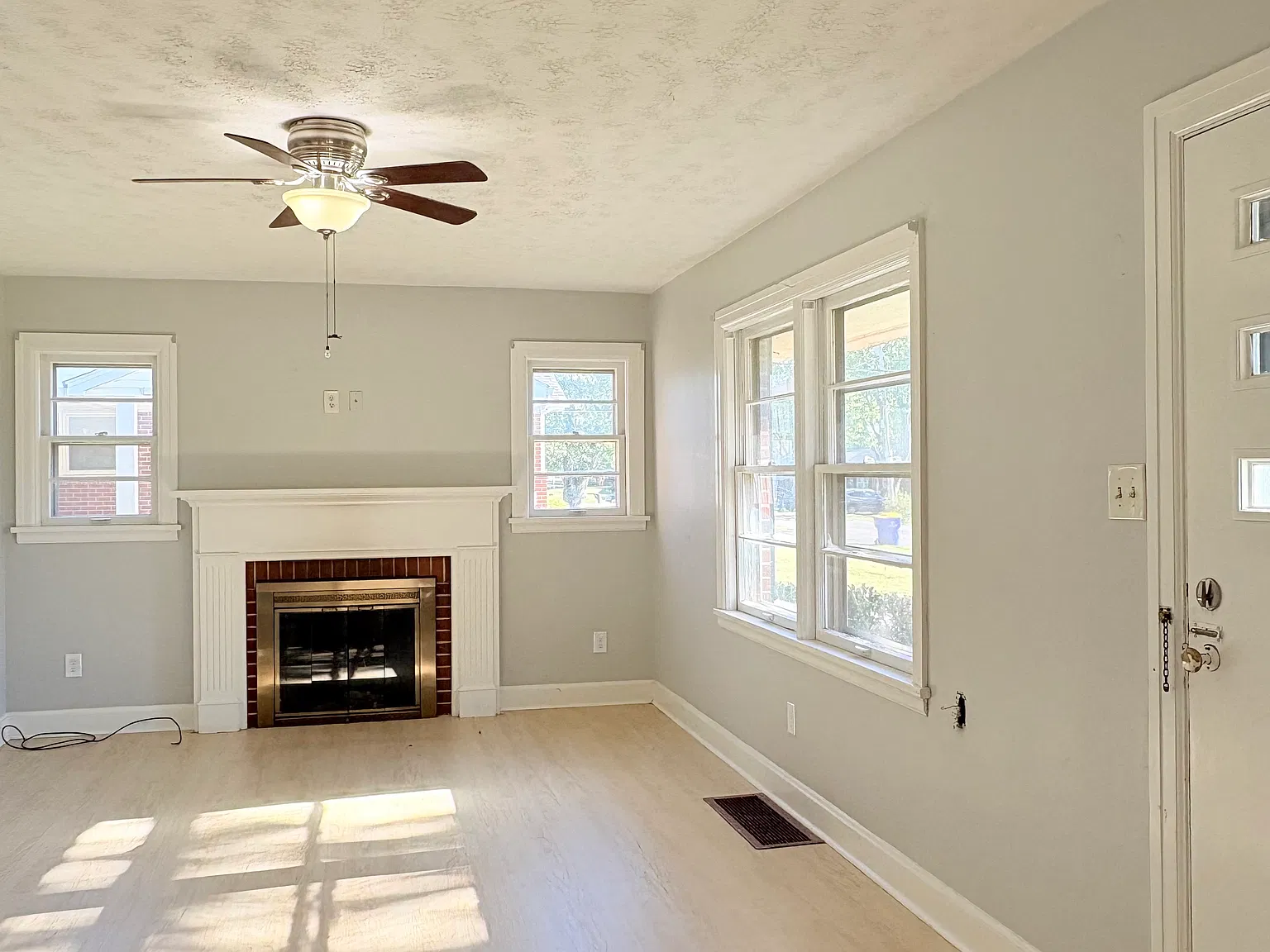 3 bed, 1114 sqft, $1,295 — Photo 4