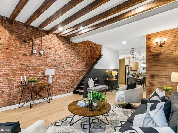426 Moore St, Philadelphia, PA 19148