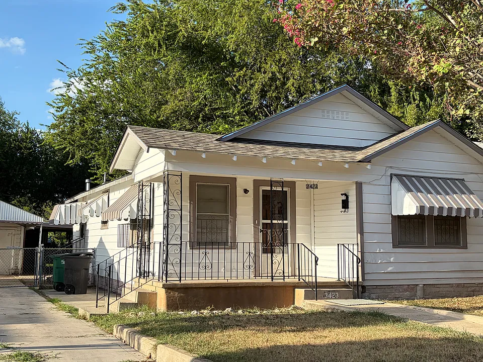 3423 W Houston St