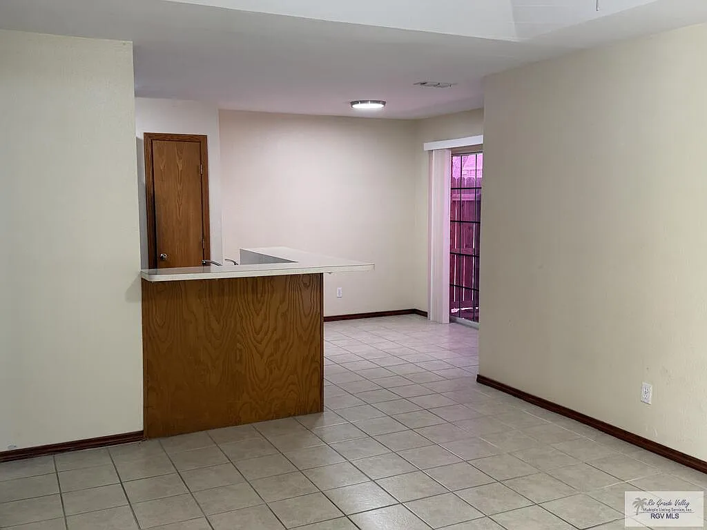 2 bed, 2.0 bath, 1100 sqft, $130 — Photo 3