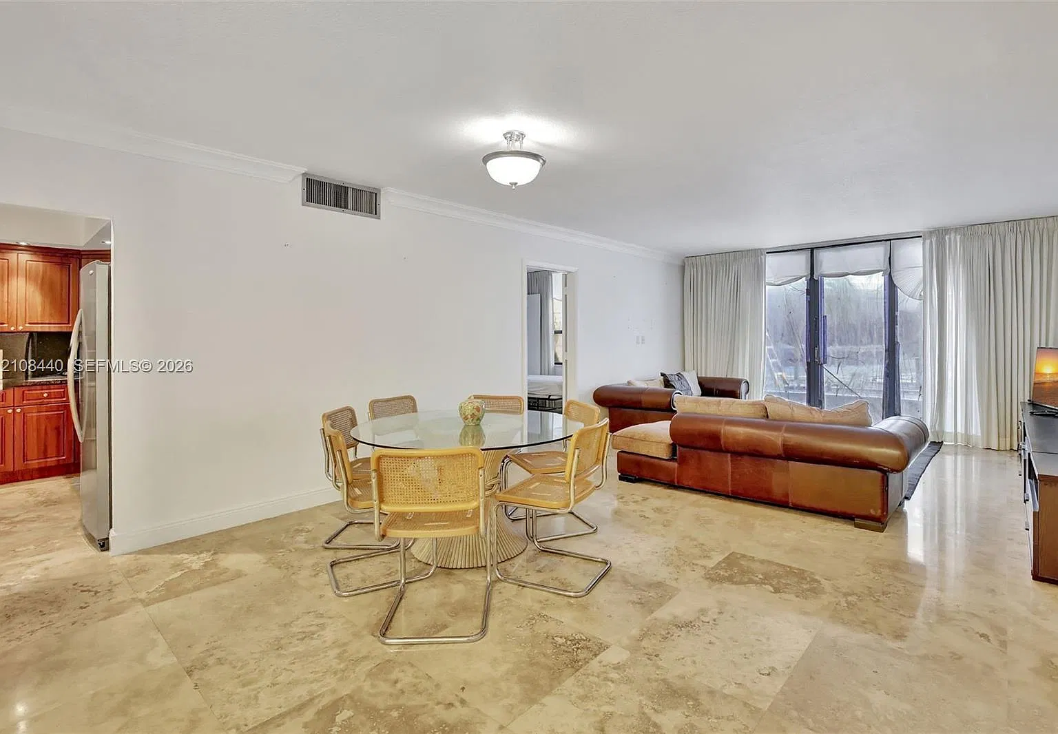 Balmoral Condo — Photo 2