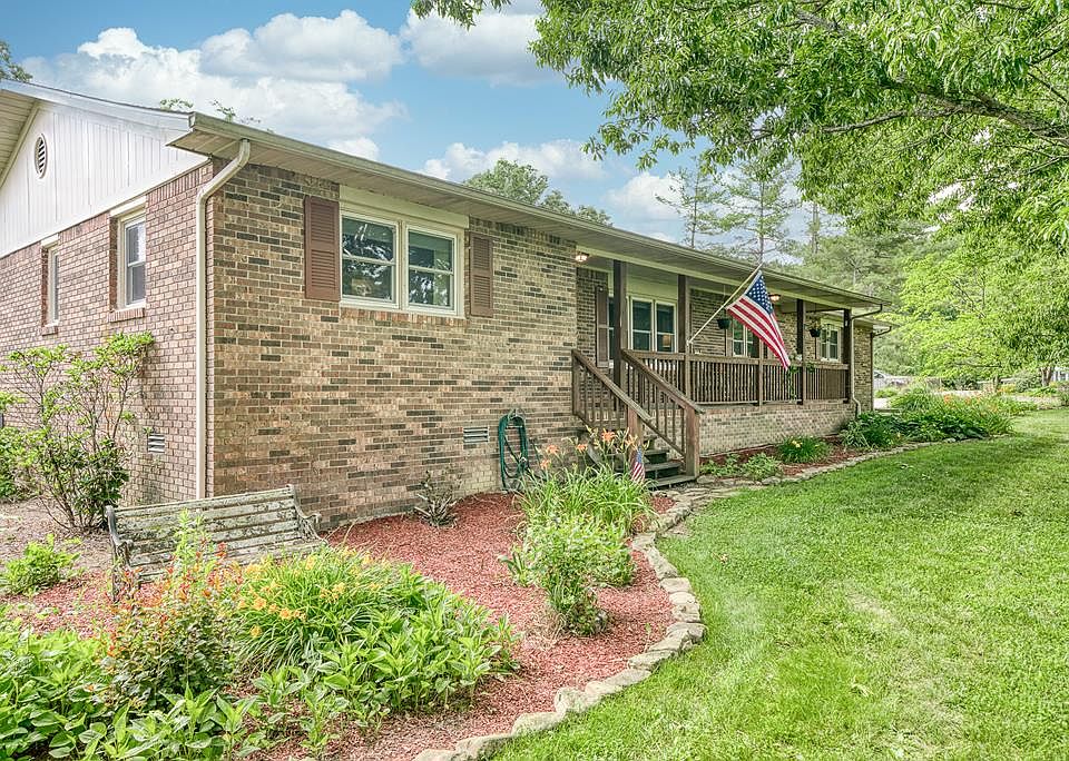 1st image of 23 Parkway Ln