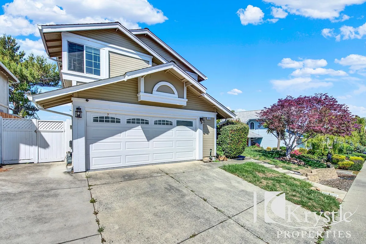 Building Photo - 265 Voyager Dr