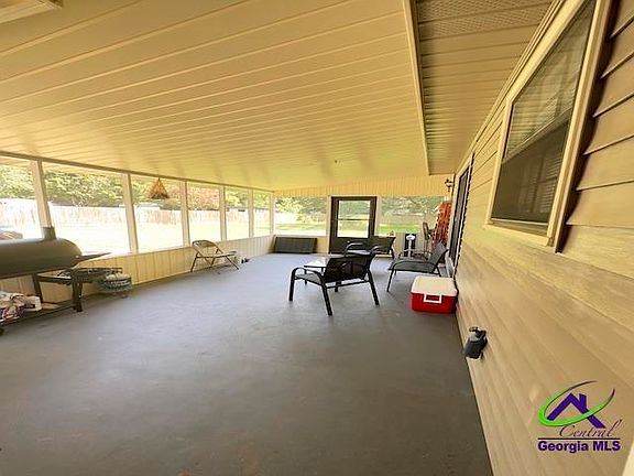 5th image of 410 Scarborough Rd