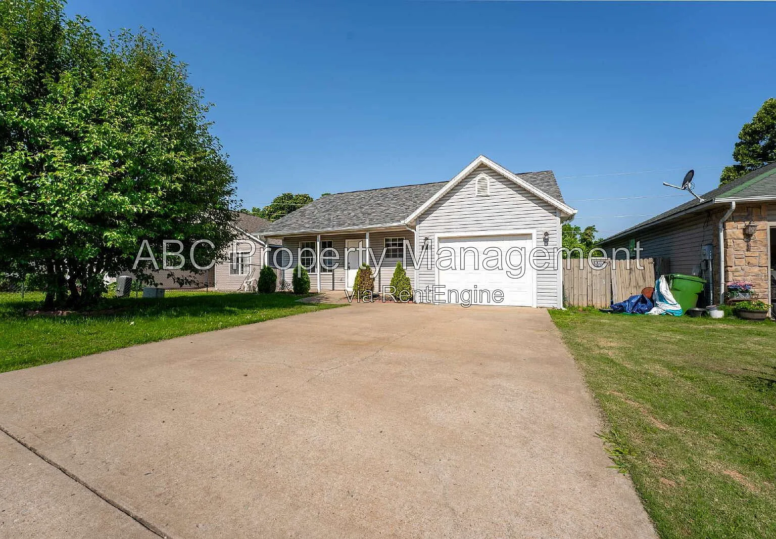3 bed, 1.5 bath, 1200 sqft, $1,500 — Photo 1