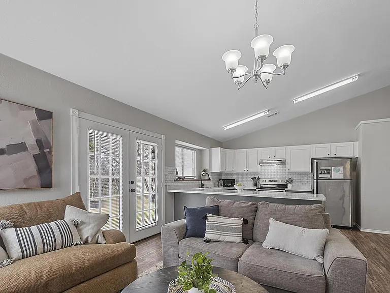 5510 Heathercrest Dr — Photo 1