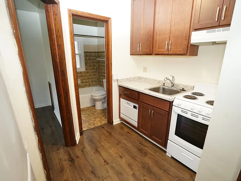 215 N Ingersoll St — Photo 6
