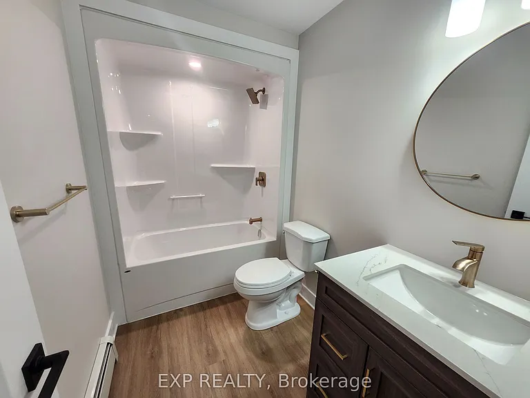 114 Lewis St W — Photo 14