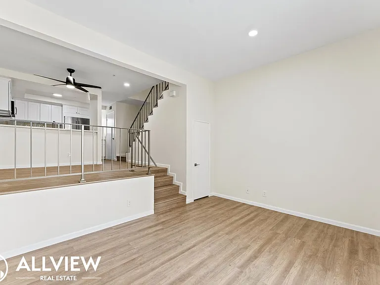 2418 Huntington Street — Photo 5