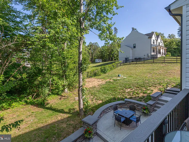 15 Grove Ln — Photo 57