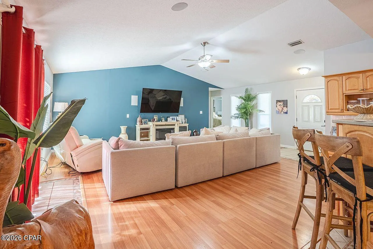 4 bed, 1980 sqft, $3,700 — Photo 3