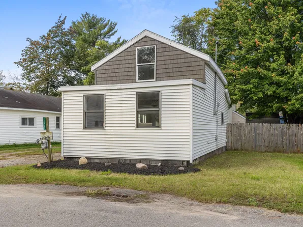 11921 Roxbury Dr NE, Sparta, MI 49345