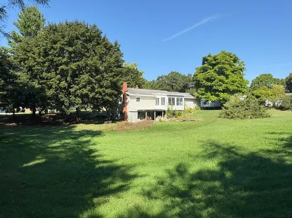 3644 Ivy Dr NE, Grand Rapids, MI 49525