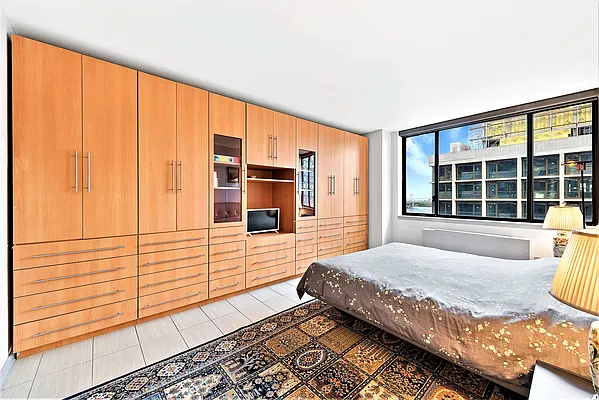 Sold by Compass | media 6