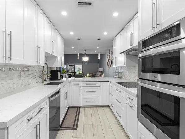 1064 NW 97th Ave, Pembroke Pines, FL 33024