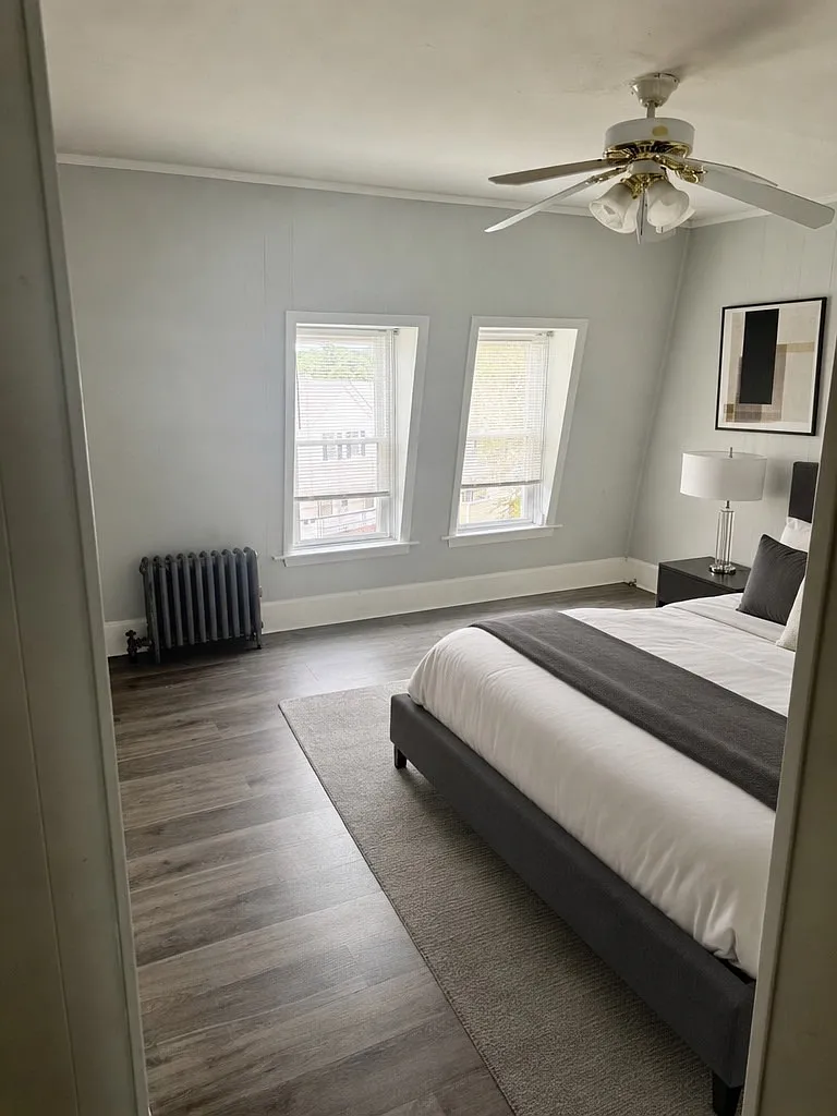 3 bed, 1400 sqft, $2,200 — Photo 2