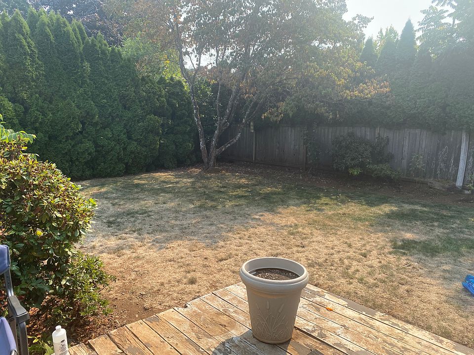 2nd image of 2052 Maplewood Ct S