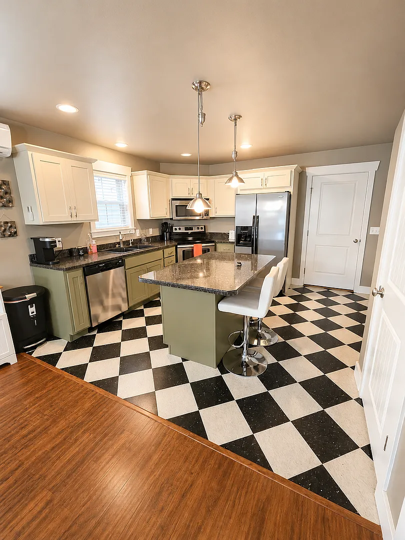 Move-In Ready Furnished Home | Utilities Included | Josephine Crossing — Photo 3