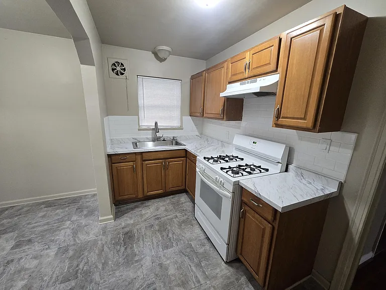 6109 Farmbrook St — Photo 3