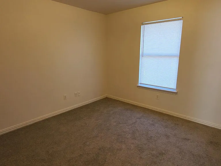 13637 Biggs St — Photo 7