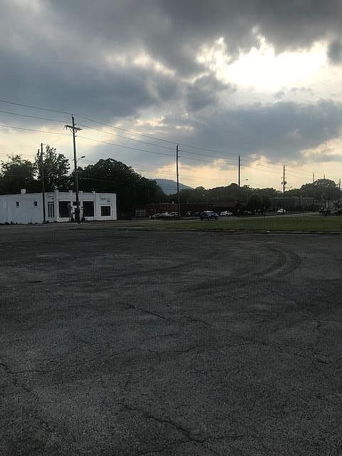 2nd image of 2099 E Main St
