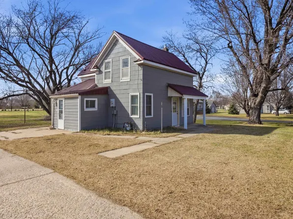 104 N Veterans St, Flandreau, SD 57028