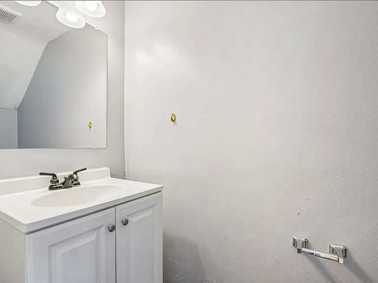 Frankie Court Townhomes — Photo 8
