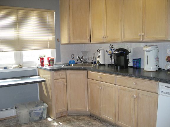 2nd image of 618 Jarvis Ave