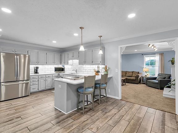 4th image of 310 Edd Joyce Rd