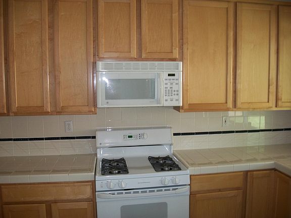 5th image of 2584 Honeysuckle Dr