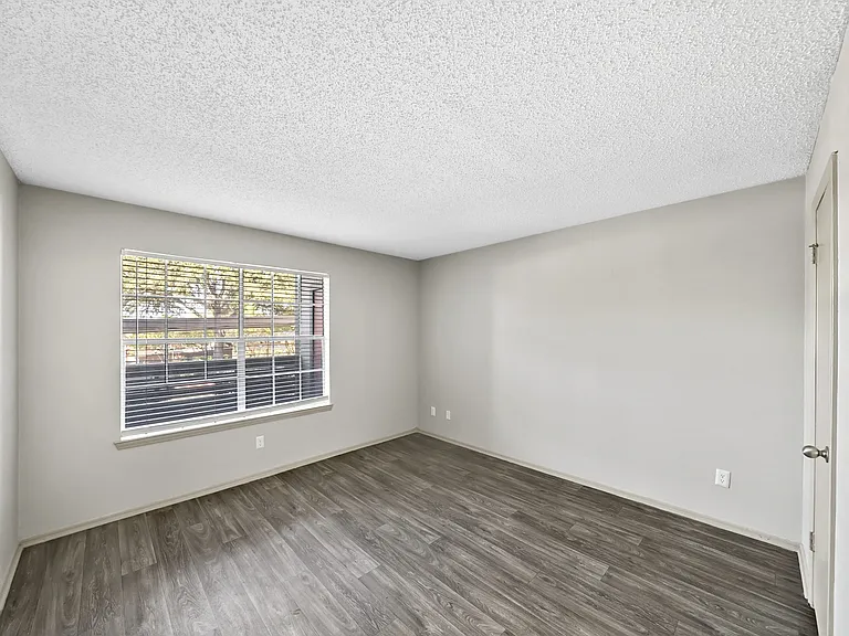 Trinity Apartments — Photo 30