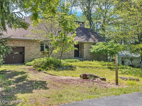 6129 Boardwalk Dr, Tobyhanna, PA 18466