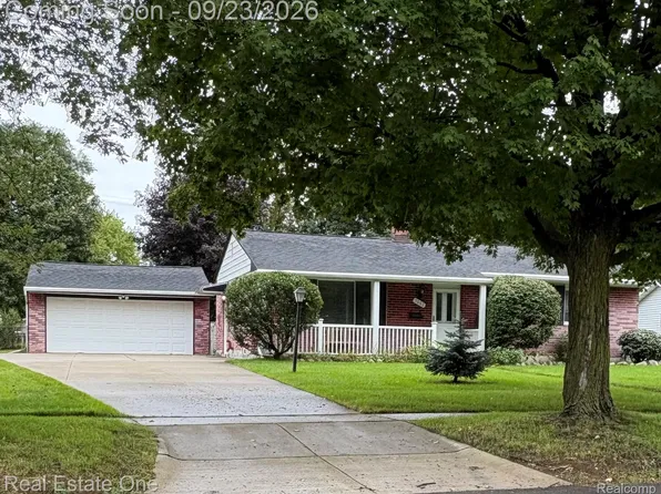 3602 Percy King Rd, Waterford, MI 48329